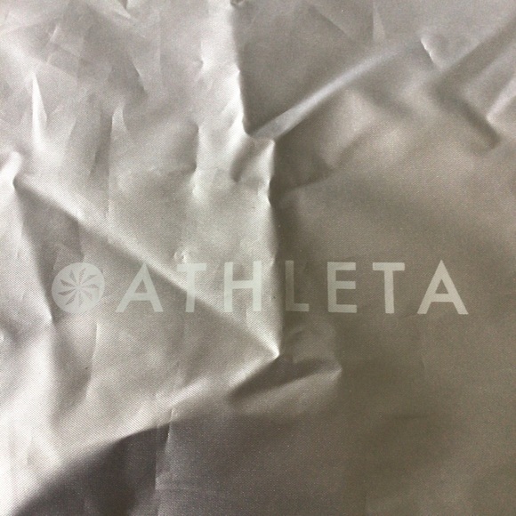 ATHLETA METALLIC SILVER DRAWSTRING REUSABLE BAG - Picture 4 of 9